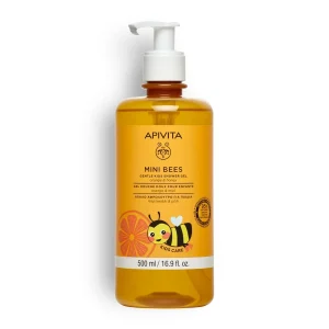 Το Apivita Mini Bees Gentle Kids Shower Gel Orange & Honey είναι ένα απαλό αφρόλουτρο ειδικά σχεδιασμένο για παιδιά άνω των 2 ετών. Η σύνθεσή του περιέχει βιοδιασπώμενα συστατικά και εξαιρετικά ήπιους καθαριστικούς παράγοντες φυσικής προέλευσης, προσφέροντας αποτελεσματικό καθαρισμό χωρίς sulfates. Το προϊόν καθαρίζει απαλά την επιδερμίδα, απομακρύνοντας ρύπους και ιδρώτα χωρίς να διαταράσσει τη φυσική της ισορροπία. Το Apivita Mini Bees Gentle Kids Shower Gel Orange & Honey περιέχει πρεβιοτικά και έγχυμα αμαμελίδας, τα οποία συμβάλλουν στην προστασία, την ενίσχυση και την καταπράυνση του μικροβιώματος της επιδερμίδας. Η σύνθεση είναι εμπλουτισμένη με μέλι θυμαριού, το οποίο βοηθά στη διατήρηση της φυσικής υγρασίας και αφήνει το δέρμα απαλό και ευχάριστο στην αφή. Το Apivita Mini Bees Gentle Kids Shower Gel Orange & Honey ξεπλένεται εύκολα, προσφέροντας μια ευχάριστη και πρακτική εμπειρία κατά τη διάρκεια του μπάνιου. Οφέλη ΑΠΑΛΟΣ ΚΑΘΑΡΙΣΜΟΣ: Καθαρίζει την επιδερμίδα χωρίς sulfates, χάρη στους εξαιρετικά ήπιους καθαριστικούς παράγοντες φυσικής προέλευσης. ΠΡΟΣΤΑΣΙΑ ΤΟΥ ΜΙΚΡΟΒΙΩΜΑΤΟΣ: Τα πρεβιοτικά και το έγχυμα αμαμελίδας συμβάλλουν στην προστασία και την ενίσχυση της φυσικής ισορροπίας του δέρματος. ΕΝΥΔΑΤΩΣΗ: Το μέλι θυμαριού βοηθά στη διατήρηση της υγρασίας και αφήνει την επιδερμίδα απαλή. ΕΥΚΟΛΟ ΞΕΒΓΑΛΜΑ: Η σύνθεση απομακρύνεται εύκολα με νερό. ΚΑΤΑΛΛΗΛΟ ΓΙΑ ΠΑΙΔΙΑ: Μπορεί να χρησιμοποιηθεί από παιδιά άνω των 2 ετών. Apivita Mini Bees Gentle Kids Shower Gel Orange & Honey